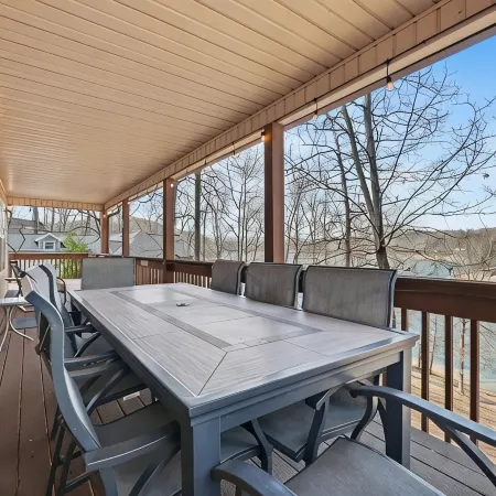 Lakefront Vacation Home, Covered Dock, Located in Big Creek