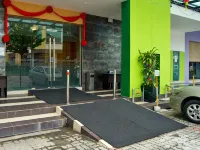 8 Days Boutique Hotel Impian Emas โรงแรมในเตเบรา