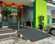 8 Days Boutique Hotel Impian Emas