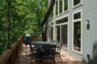 Huge Custom 4-Bedroom Chalet in Innsbrook Resort - Pet Friendly!
