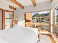 Alaska Slopes | Hot Tub, Gym & Guest House Hotels near Alyeska Tramway