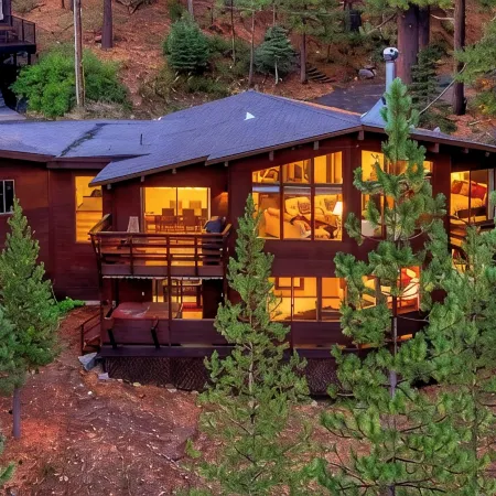 NEWLY REMODELED6 Bedrooms/3.5 Baths-Sleeps 14AWESOME VIEWS Hot Tub & Sauna