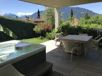 Die Villa Alvarium ist ein Moderner Bau im Bauhaus Stil in Schenna - 3-Star