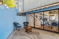 Quiet Mountain Home with Stunning Views near Universal Studios Hollywood