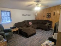 Near the park! 3-bedroom house with wifi and AC - 2-Star