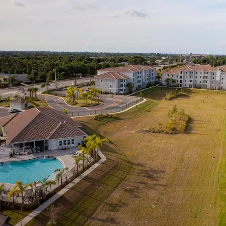 Gorgeous 2 Bed /2 Bath Condo Close to Beaches