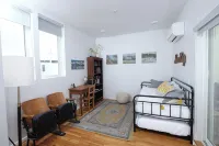 Hip, Modern, Cozy Townhouse in Walkable Southside - balcon