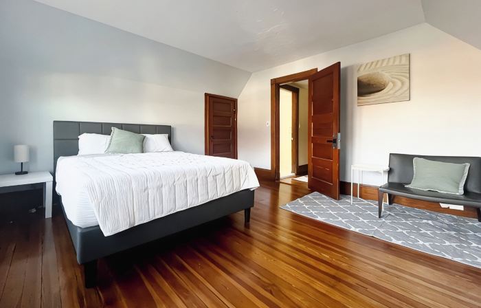 Cozy 2-bedroom apartment in charming Dedham - Legacy Mall with WiFi