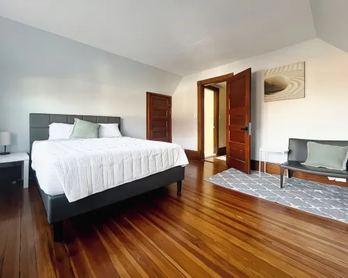 Cozy 2-bedroom apartment in charming Dedham - Legacy Mall with WiFi Hotels in Dedham