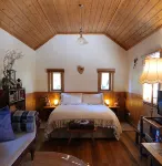 Romantic Farmlet Escape - Mini Goats & Firepit