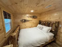 OAK COTTAGE - Lakefront on Thayer Lake in Alden, MI with WiFi, AC - Chalets