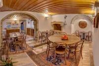 Malvasia Traditional Hotel - breakfast