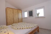 Large apartment just 300m from the beach in Porec - 2 stjerner