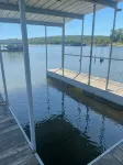 Lake front retreat, covered boat dock, large deck , fenced play area, RV parking - Homestays