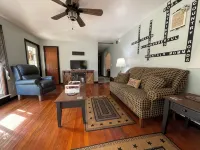 Beautiful Mountain View’s and Located on several acres for privacy - 3 étoiles
