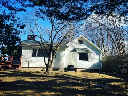 Waterfront Oasis w/ Great Views, 5 Beds & Deck over the Creek!