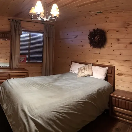 Authentic Log Cabin with Luxuries