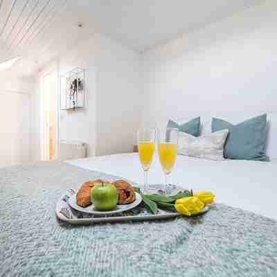 The Lookout Broadstairs, 3 bed 2 bath Apt, central, sea views, kids & dogs ok Rooms