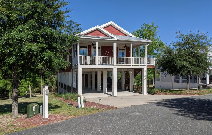 Steinhatchee riverfront. Fishing, scalloping and relaxation yours for the asking