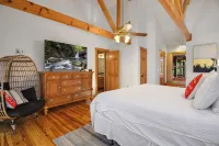Serene Mountain View Retreat. Pool, Firepit & Hot tub, Fireplace  Dogs Welcome! - 마운틴 뷰