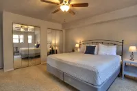 5-Star Home with Long Range View, Paved to the Door Accomodates 5 Large Vehicles