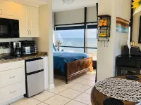 PENTHOUSE HIDEAWAY: BEACH LOVERS' ROMANTIC HAVEN - VIEWS to INFINITY! - Private Pools