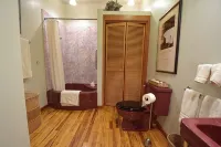 Downtown Port Townsend - Hillside Penthouse Vacation Rental - Wifi