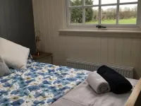SHEPHERD'S HUT (DELUXE Beautiful 1 bedroom, with patio, ideal for couples. Hotels in Fordingbridge
