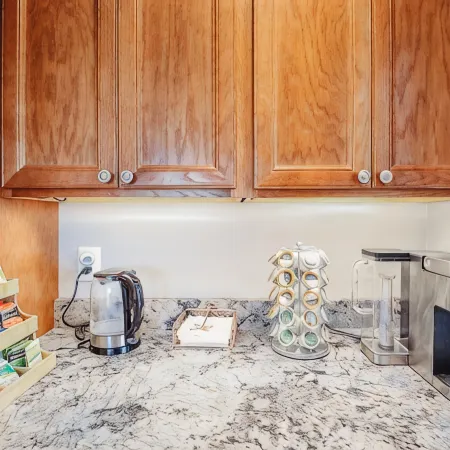 Luxury 7-Bedroom Home with View, Arcade Table, Fire Table, Jet Tubs, Deck, Wi-Fi