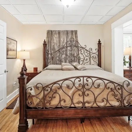 The Historic Chestnut House Hoteles en Olathe