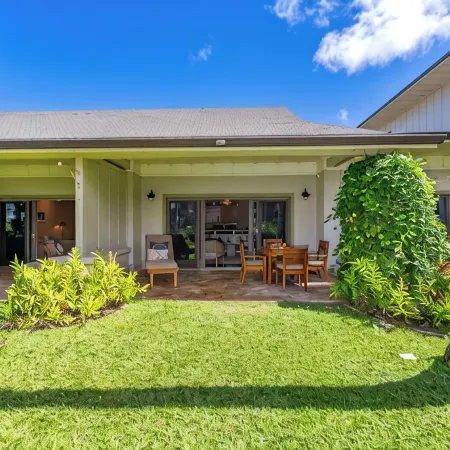 Groundfloor Family Villa for 8 • 3BR Steps to Beach • Pool, Tub & Private Lanai