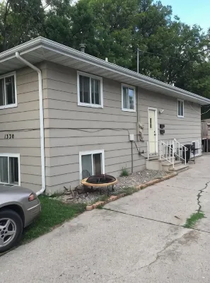 Entire Lower Level Just Off Interstate, Free Breakfast, 1,100 Sq Ft