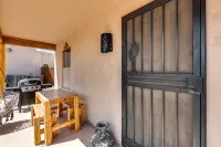 Phoenix Desert Retreat-Family-friendly, 3 beds, Pool, AC, and WIFI - Gym