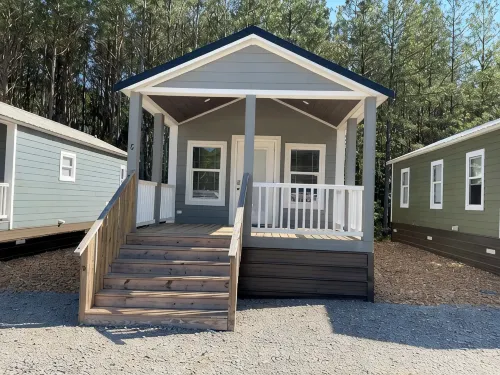 Tiny Homes for Rent, minutes to the Casino, Golf Course & Water Park