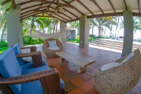 Beautiful Beachfront house, ideal for big families - 3-Star