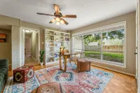 Spring Nights: Fire Pit, BBQ, Games, Pets, 1 Mile to TX A&M, 8 Car Parking - 4-Star