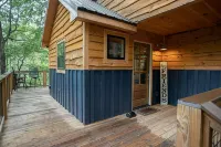 Secret Stash: Secluded Treehouse Overlooking Creek
