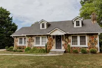 Minutes from downtown Clemson and boat landings on Kewoee and Hartwell