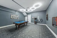 Luxury Downtown Townhouse w/ Game Room and Gated Lot