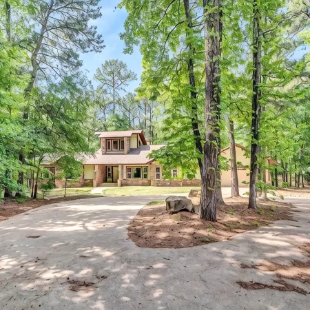 Lake Palestine Retreat – Dock, Fire Pit & Serene Views