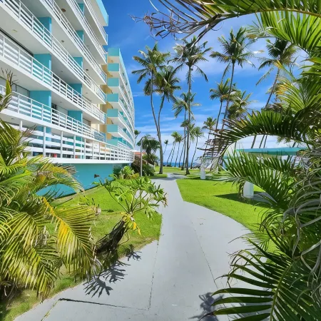 Luxury Oceanfront Studio • Stunning Views • Pool • Balcony + Free Parking