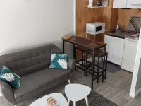 Studio type T2, hypercentre, furnished with air conditioning and parking Hotels in Gramat