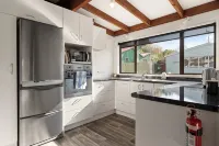 Classic Kiwi Bach with a modern touch - Beach