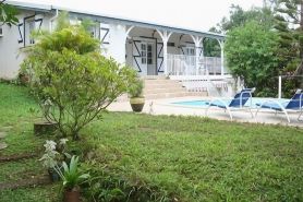 Quiet cottage in beautiful location on the edge of rainforest,