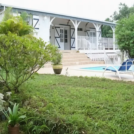 Quiet cottage in beautiful location on the edge of rainforest,