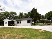 The Mayor • Huge Kids Space • Near Lake & Rivers Hotels in Sequoyah County