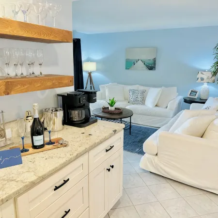 Summer Winds, First Floor Poolside, Oceanfront 3br. 2.5ba. Sleeps 9 Linens incl.