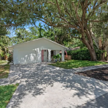 New - Beach House Minutes to Anna Maria Island