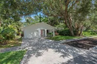 New - Beach House Minutes to Anna Maria Island - Boutique