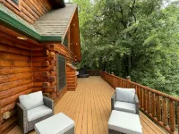 Charming 3,800 sq feet log house in Waupaca County.